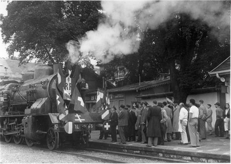 Arrivée-vapeur-gare-des_-Eaux-Vives.jpg