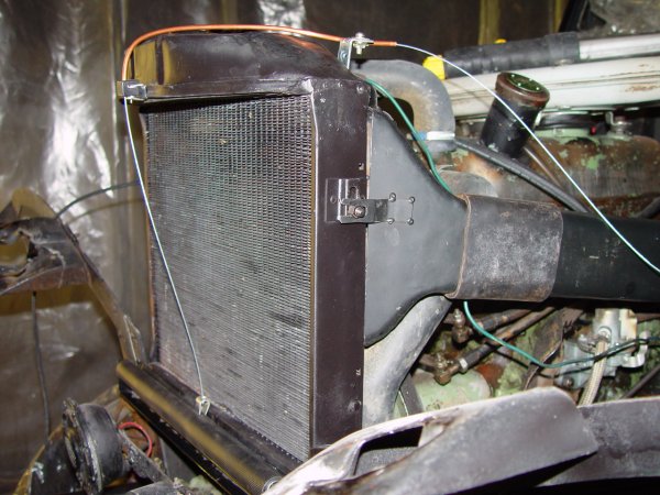 Le tablier de radiateur, un autre bel accessoire d'époque File