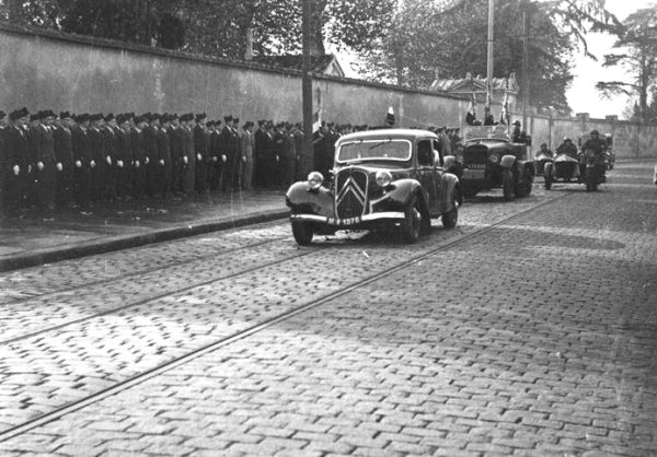 parade 1_6m.jpg