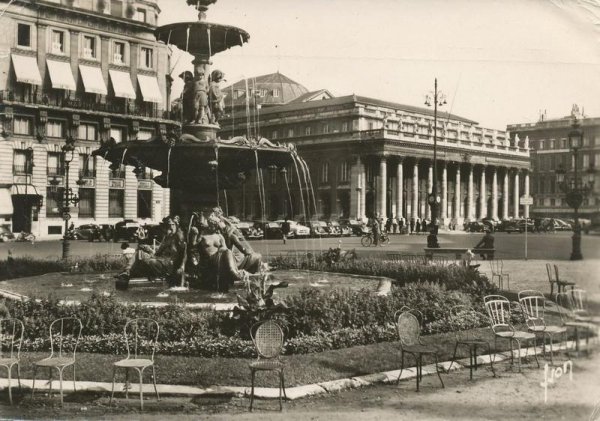 Bordeaux, une fontaine des allees de Tourny et le grand Theatre_6.jpg