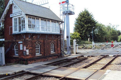 Village midi Gare.JPG