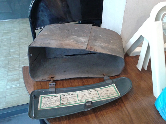 boîte à gants déposée.jpg